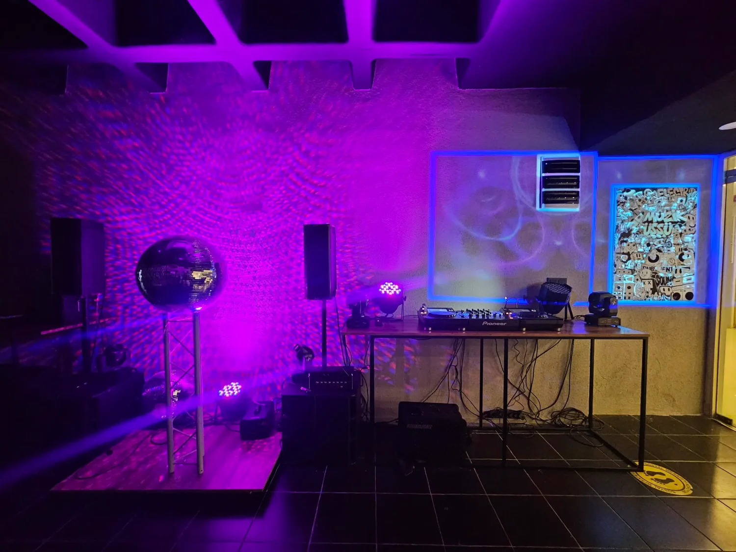 Parti Evde showroom görüntüsü
